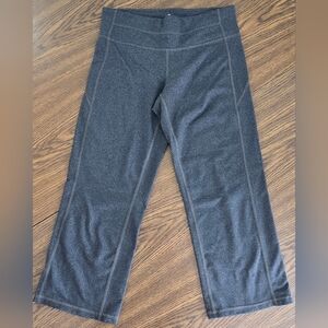 Athleta Kickbooty Capri Womens Small In Gray